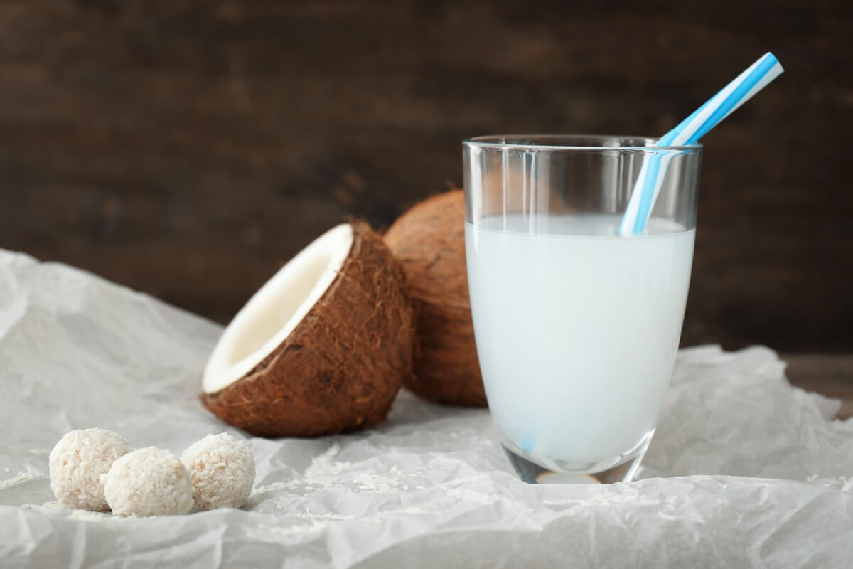 Jediným produktom, v ktorom sa kokosový tuk nevyskytuje je kokosová voda