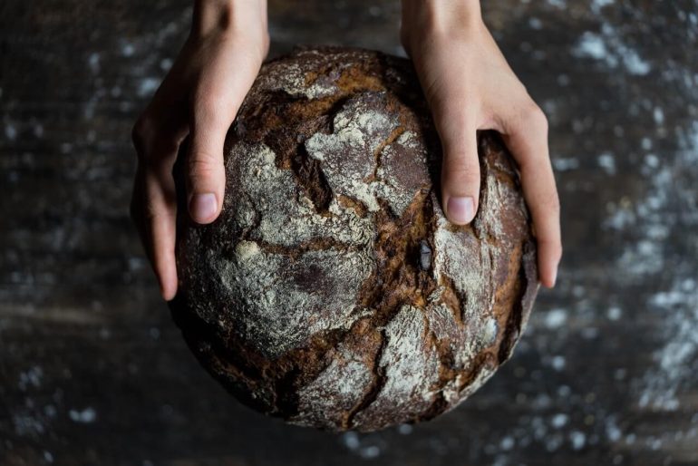 4 rețete cum să folosiți pâinea învechită