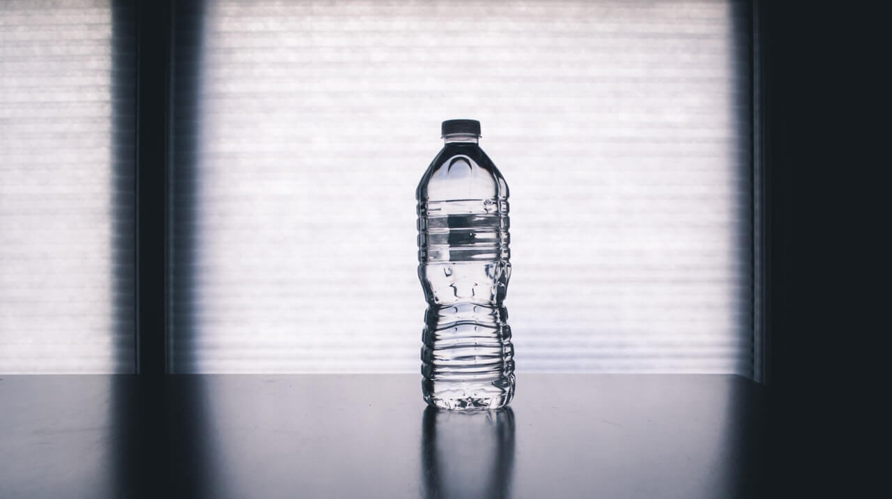 Etető műanyag palackból