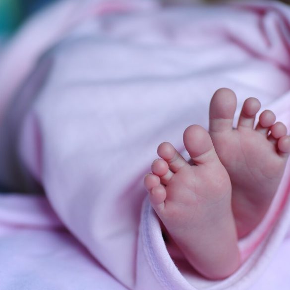 6 reguli de aur care trebuie urmate atunci când vizitați un nou-născut