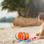 Hogyan szórakoztassuk a gyerekeket a strandon