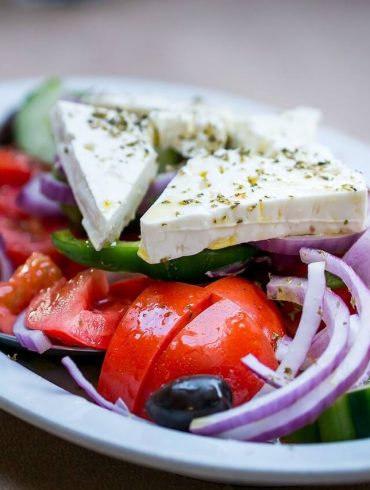 Grécky šalát a tzatziki