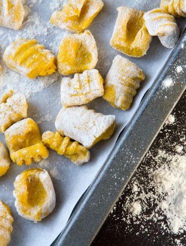 Házi gnocchi sajtos-tejfölös szósszal