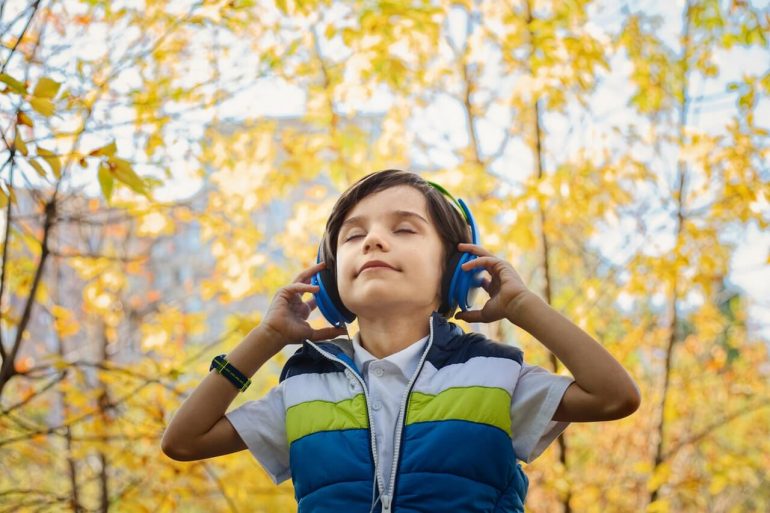 Miért érdemes a gyerekeknek zenét engedni