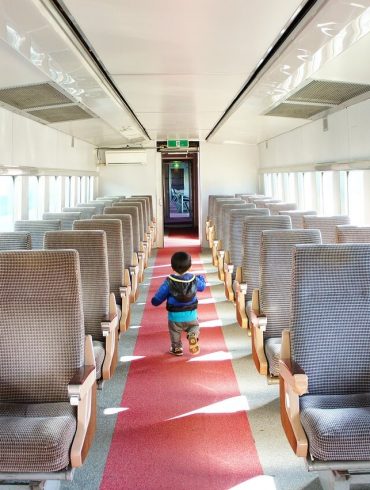 Vonaton utazik gyermekével?