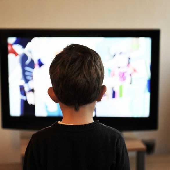 Gyermekünk gyakran a tévé előtt ül?