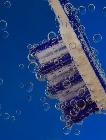 9 modalități de a utiliza o periuță de dinți veche