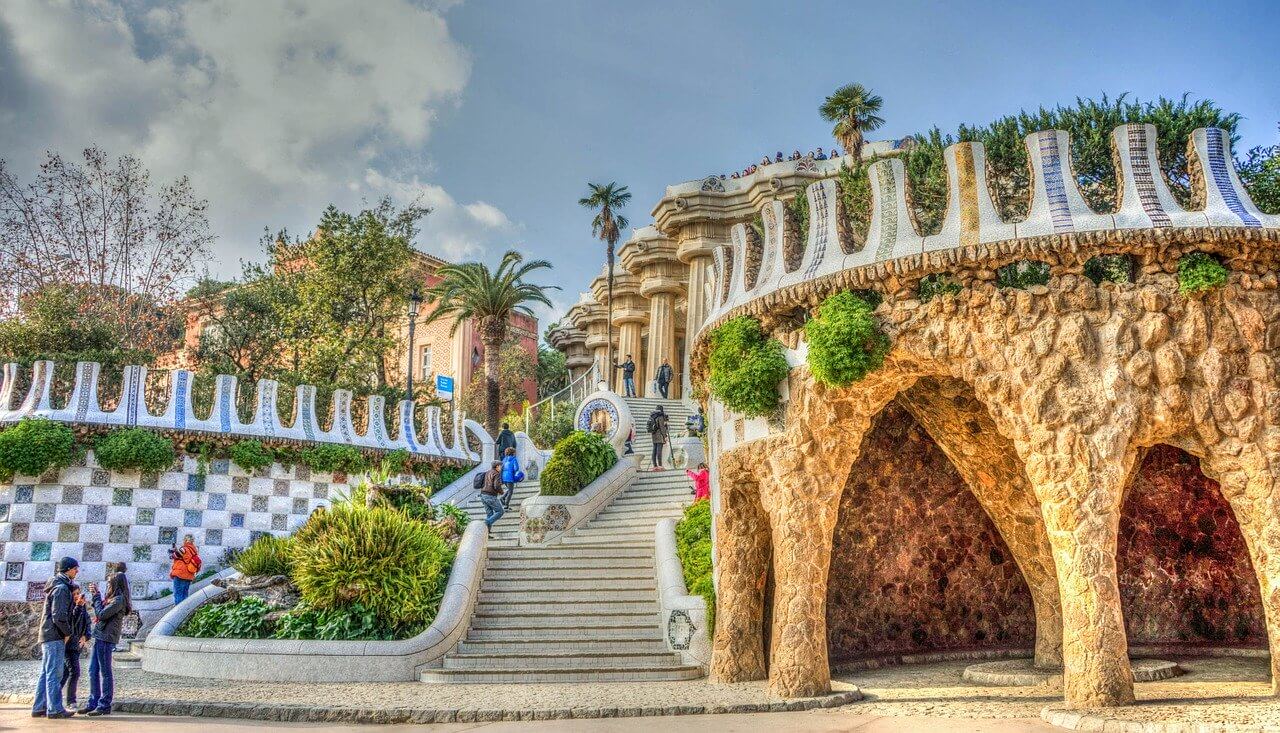 Ďalším unikátnym dielom z Gaudího ateliéru je Park Güell