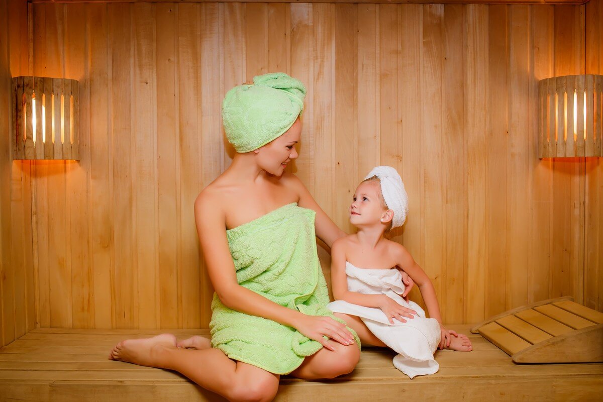 Deti môžu začať navštevovať saunu zhruba od 3 rokov za sprievodu rodičov.