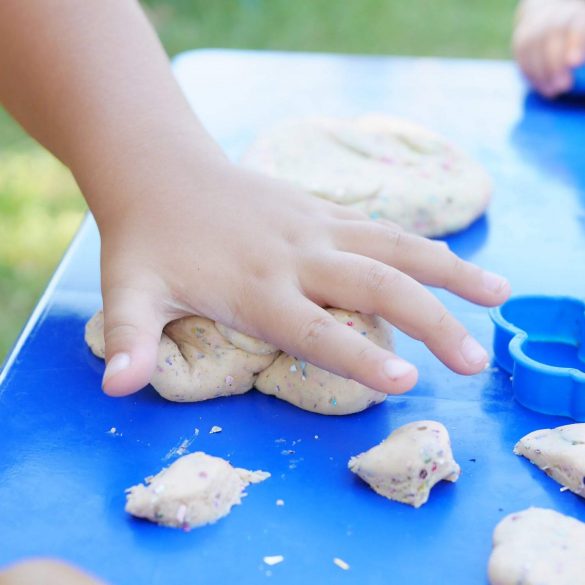 Plastilina natural de casă pentru copii