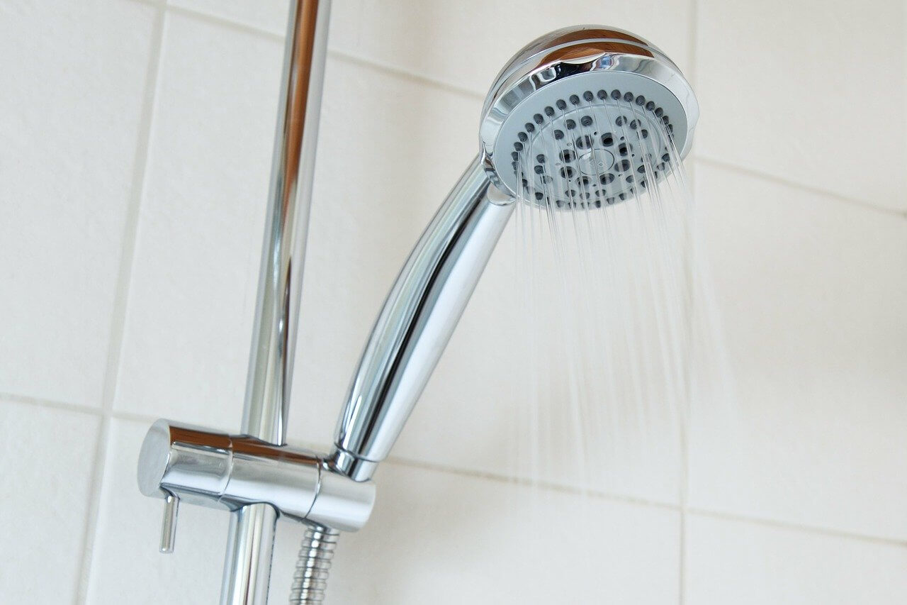 Cum să reduceți consumul de apă în baie