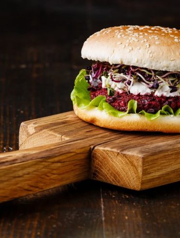 Burger cu brânză de capră