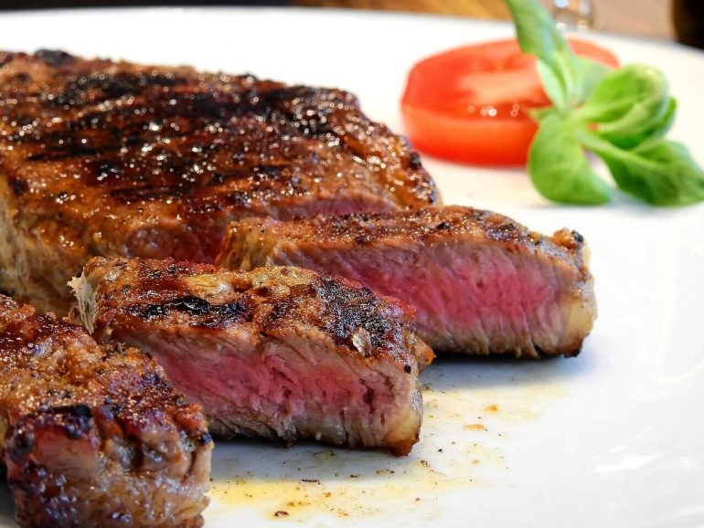 Steak z vysokej roštenky v espresso-čili marináde