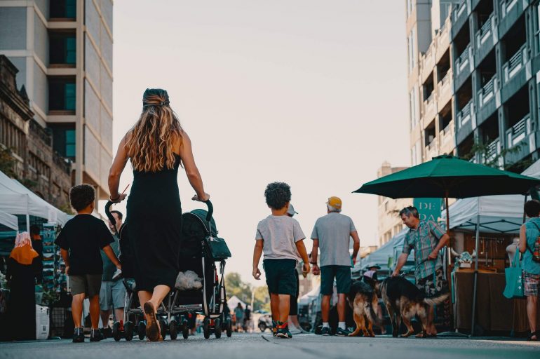 5 cele mai frecvente obiceiuri proaste ale părinților atunci când pleacă la plimbare