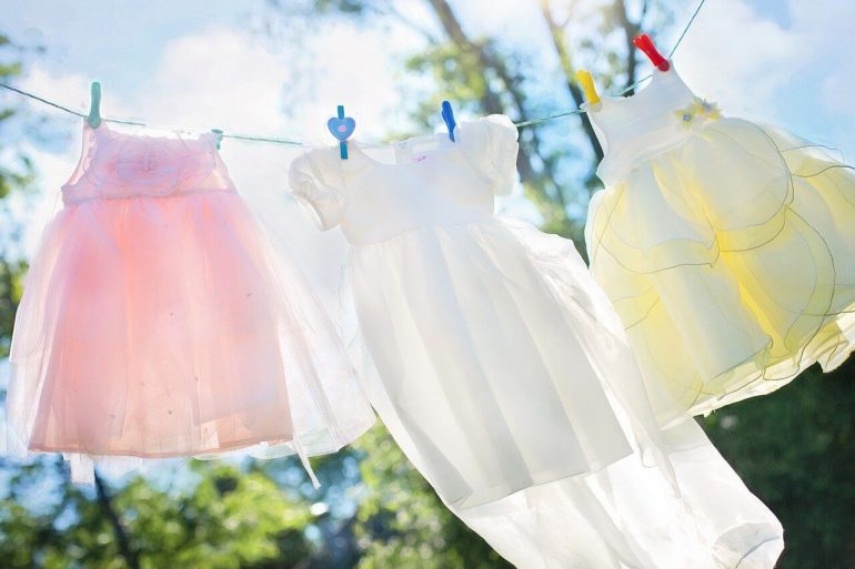 Cum să spălați corect hainele copiilor