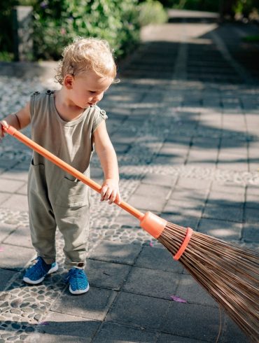 Tippek az olcsó montessori játékokhoz, amelyeket otthon is megtalálhat