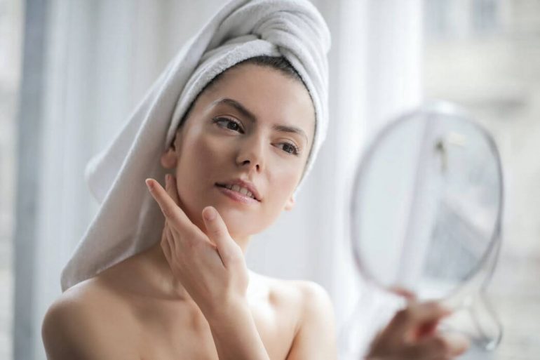 5 Sfaturi de la dermatolog pentru o piele hidratată indiferent de sezon