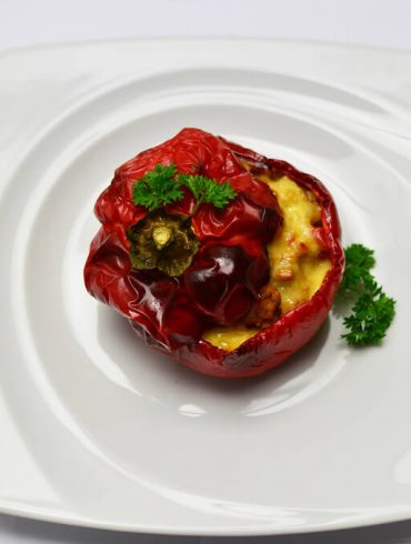 Pečená červená paprika plnená fetou a kuskusom